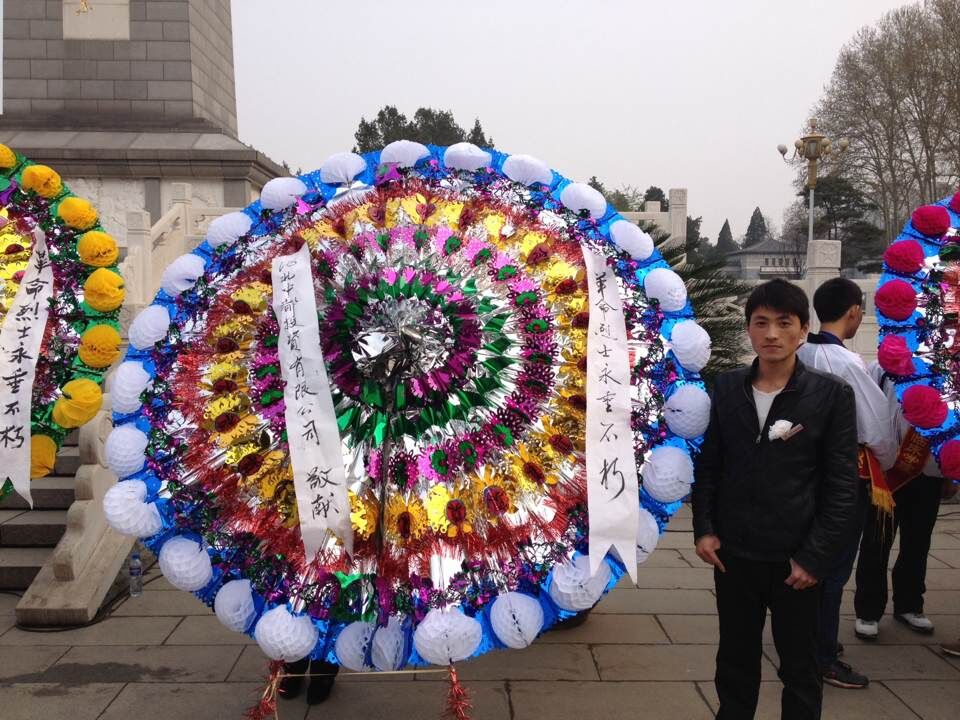 公司干部職工，到華北軍區(qū)烈士陵園掃墓，深切緬懷革命先烈