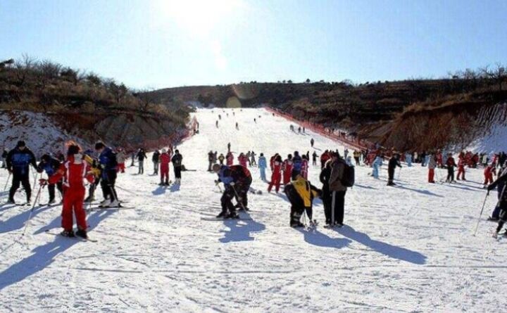 河北中都投資有限公司歡迎各界朋友，到薊洲國際滑雪場度假、旅游。